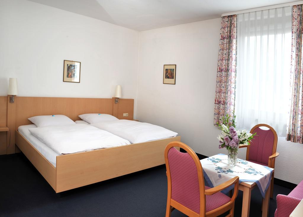 Hotel Gruener Baum Pommersfelden Ngoại thất bức ảnh