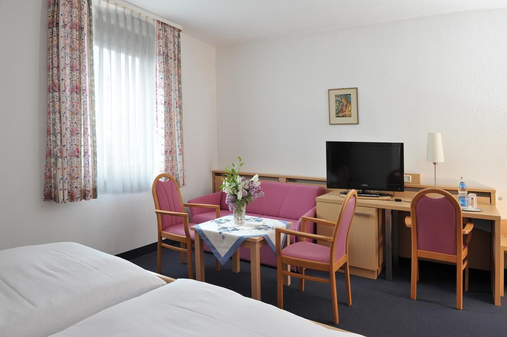 Hotel Gruener Baum Pommersfelden Ngoại thất bức ảnh
