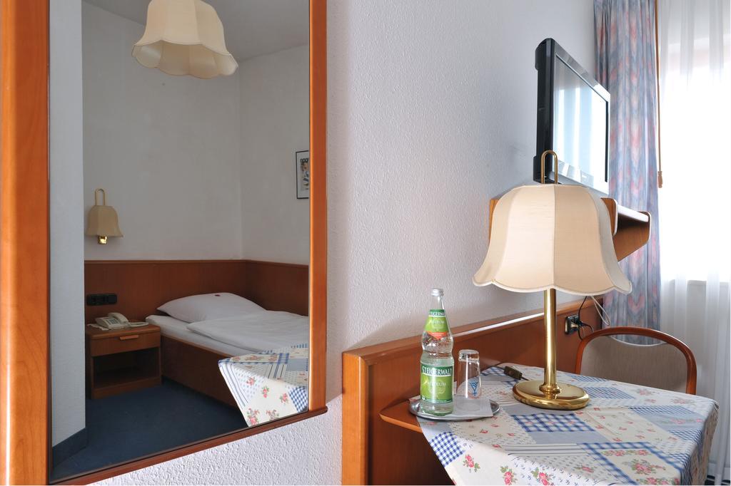 Hotel Gruener Baum Pommersfelden Ngoại thất bức ảnh