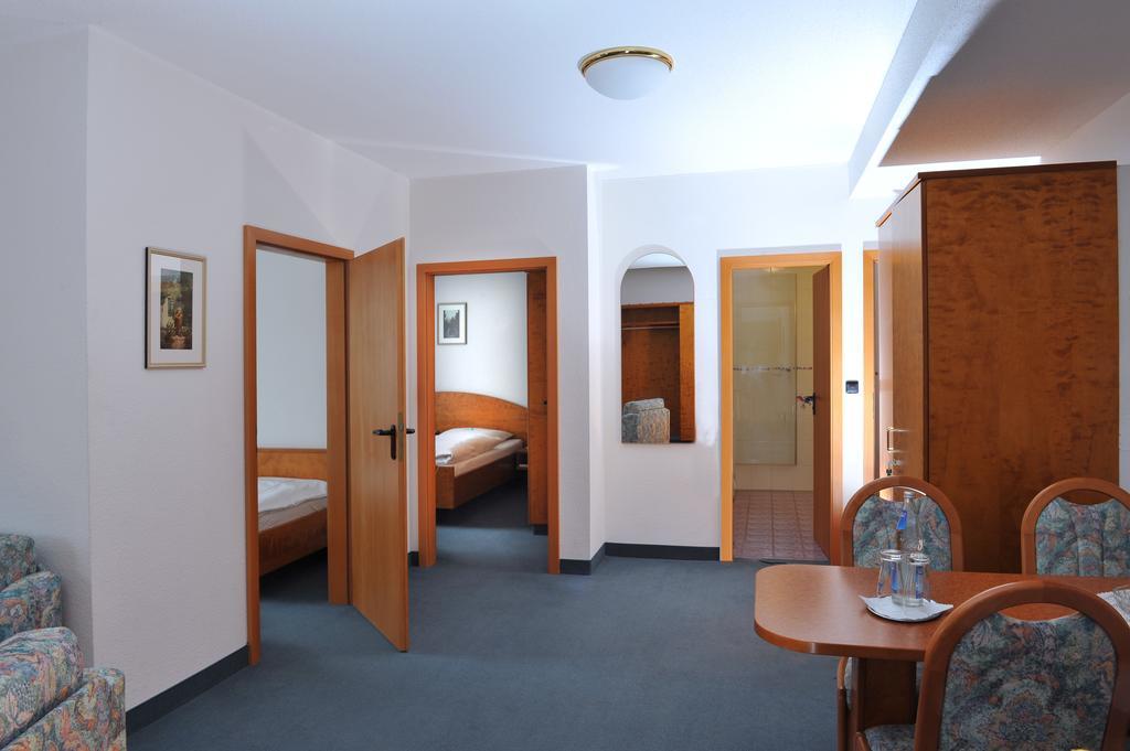 Hotel Gruener Baum Pommersfelden Ngoại thất bức ảnh