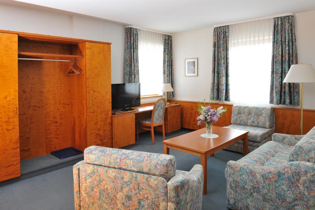 Hotel Gruener Baum Pommersfelden Ngoại thất bức ảnh