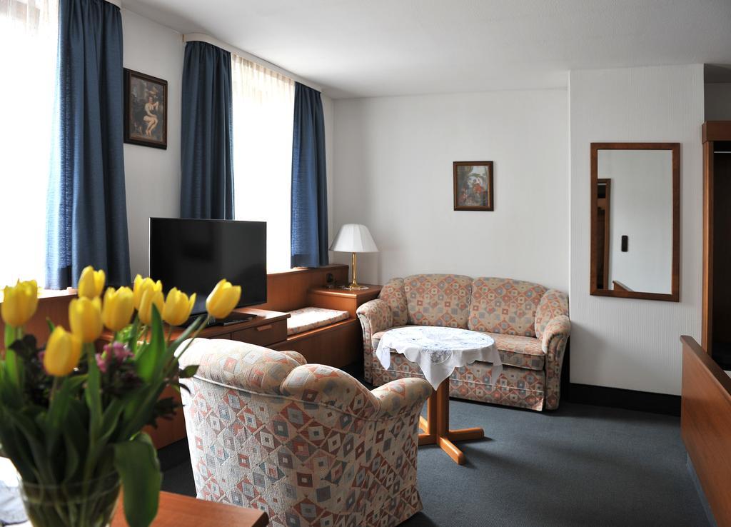 Hotel Gruener Baum Pommersfelden Ngoại thất bức ảnh