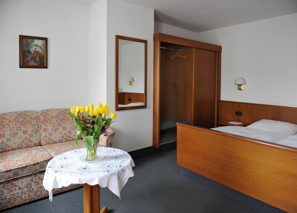 Hotel Gruener Baum Pommersfelden Ngoại thất bức ảnh