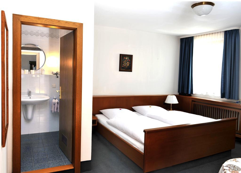 Hotel Gruener Baum Pommersfelden Ngoại thất bức ảnh